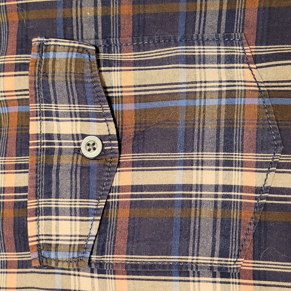 Button down shirt 👕 - Picture 4 of 4